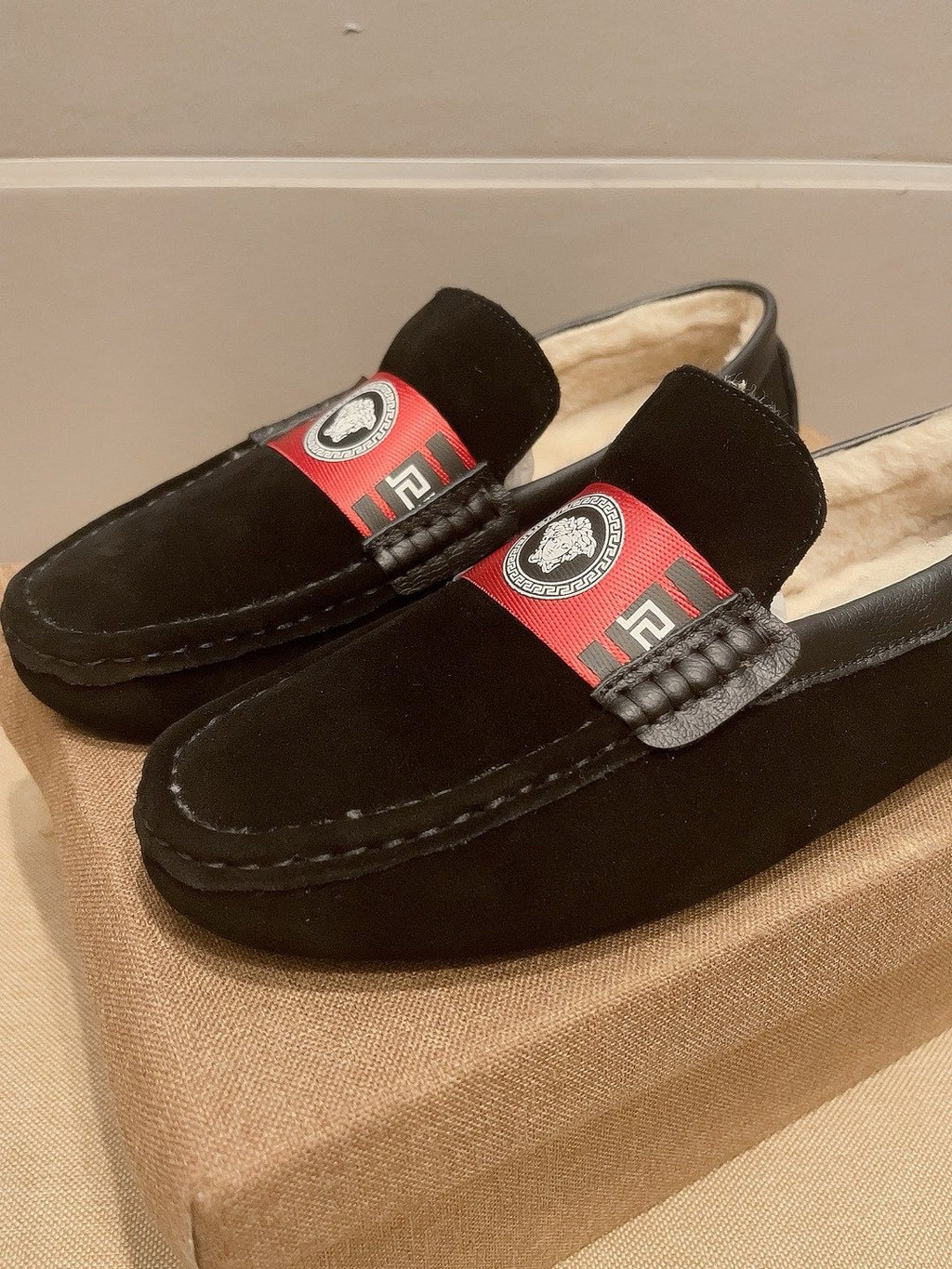 微商相册测试鞋子-Versace Black Red Accent Slip-On Loafers — front