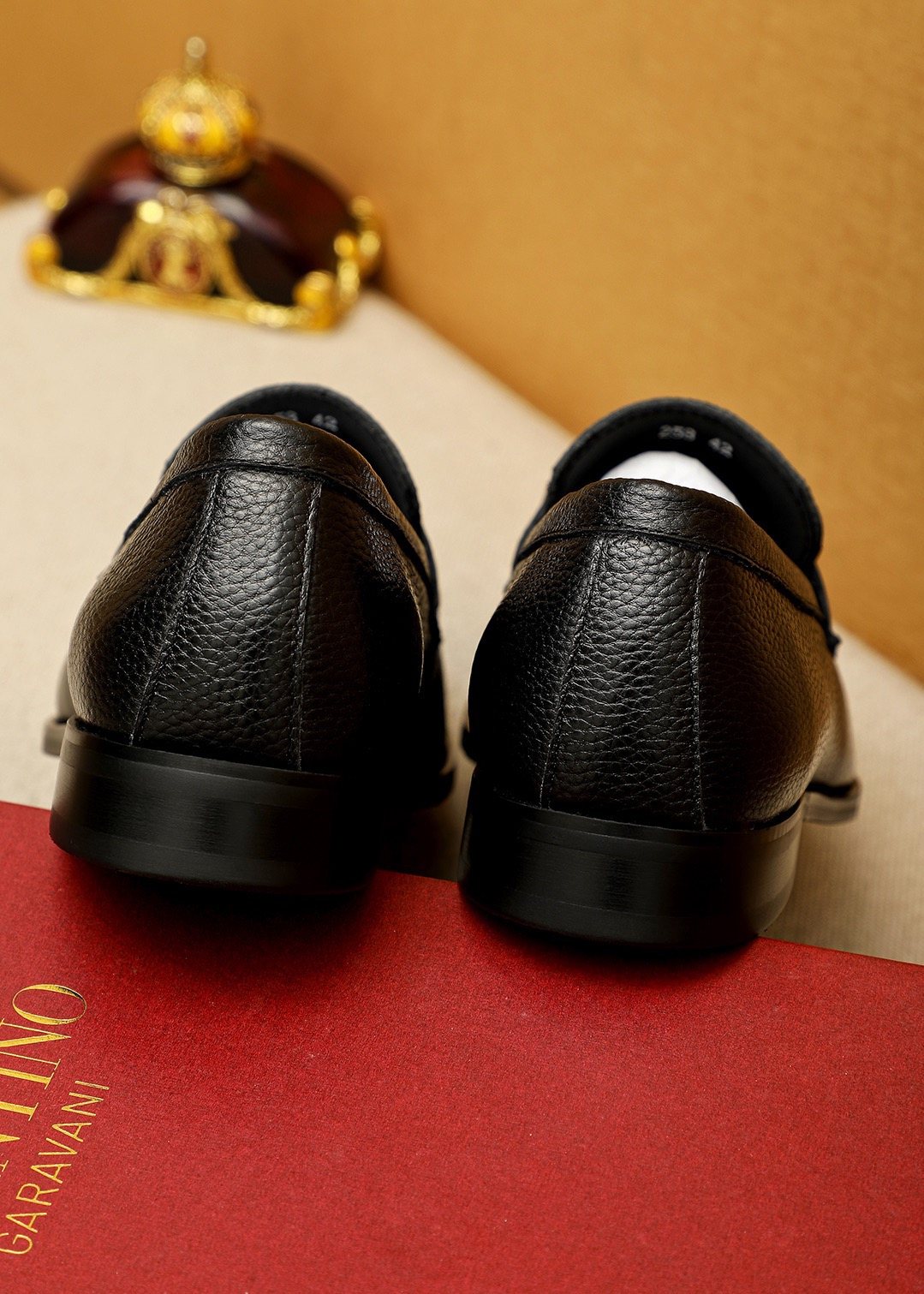 微商相册测试鞋子-Valentino Black V-Hardware Loafers — back