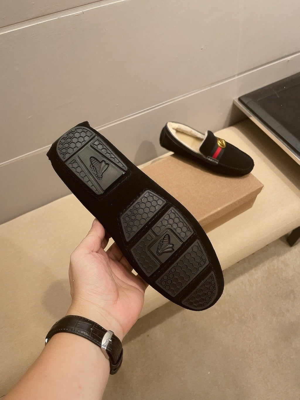 微商相册测试鞋子-Gucci Black Stripe Plush-Lined Loafers — detail