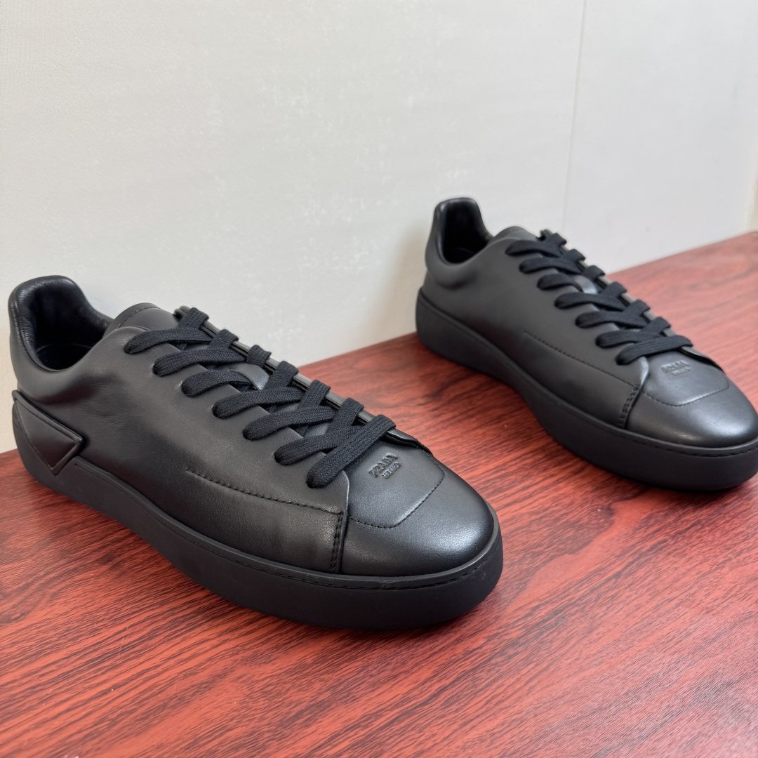 Prada Triangle Detail Low-Top Sneakers — front