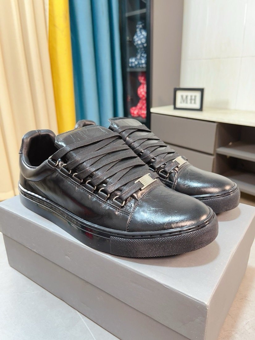Balenciaga Textured Lace-Up Low-Top Sneakers — front