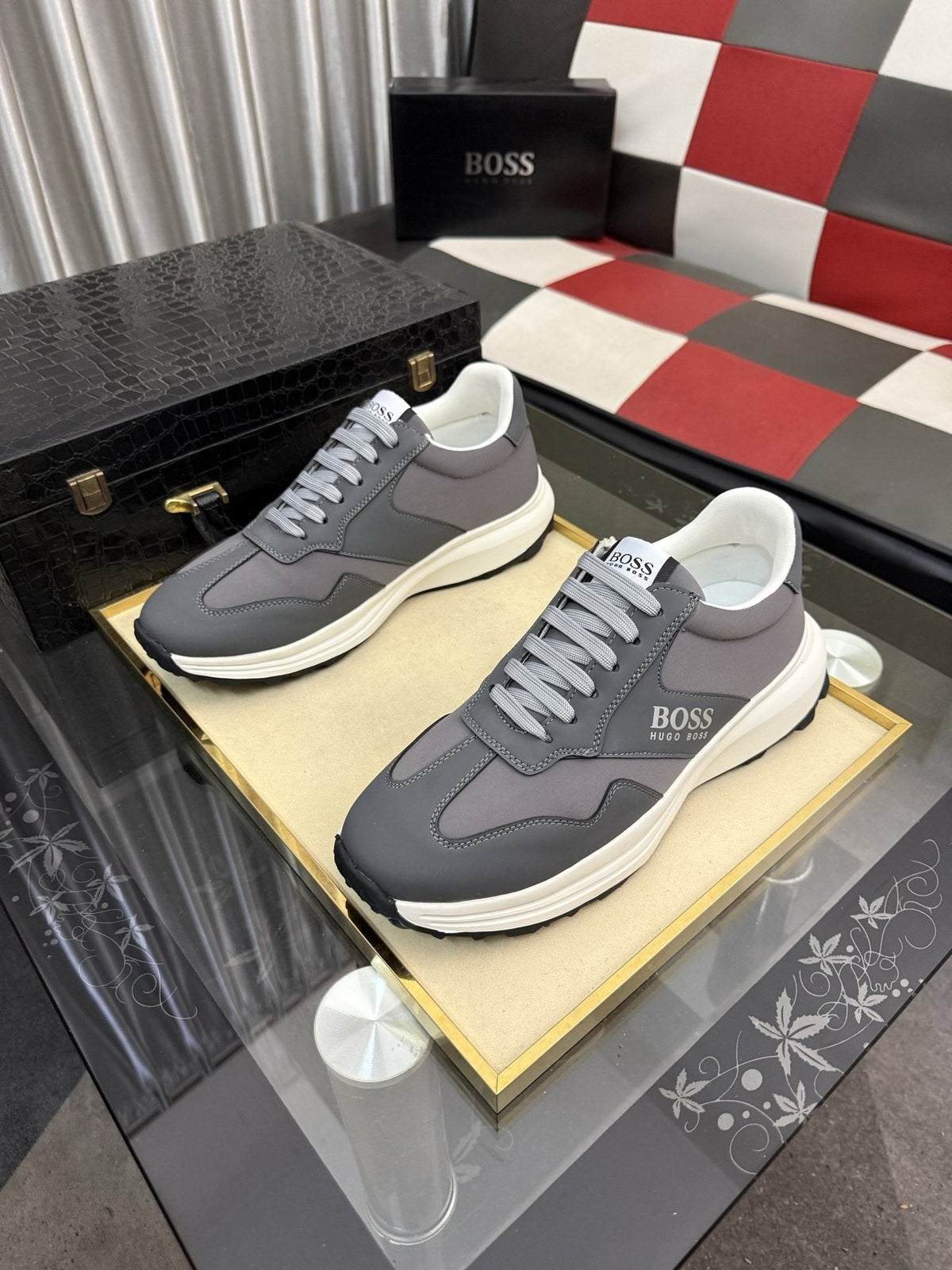 微商相册测试鞋子-BOSS Lace-Up Low-Top Sneakers — front