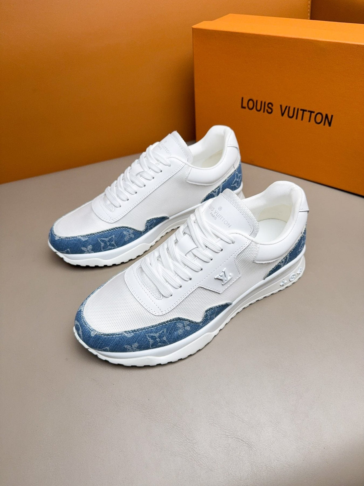 Louis Vuitton Patterned Low-Top Sneakers — front