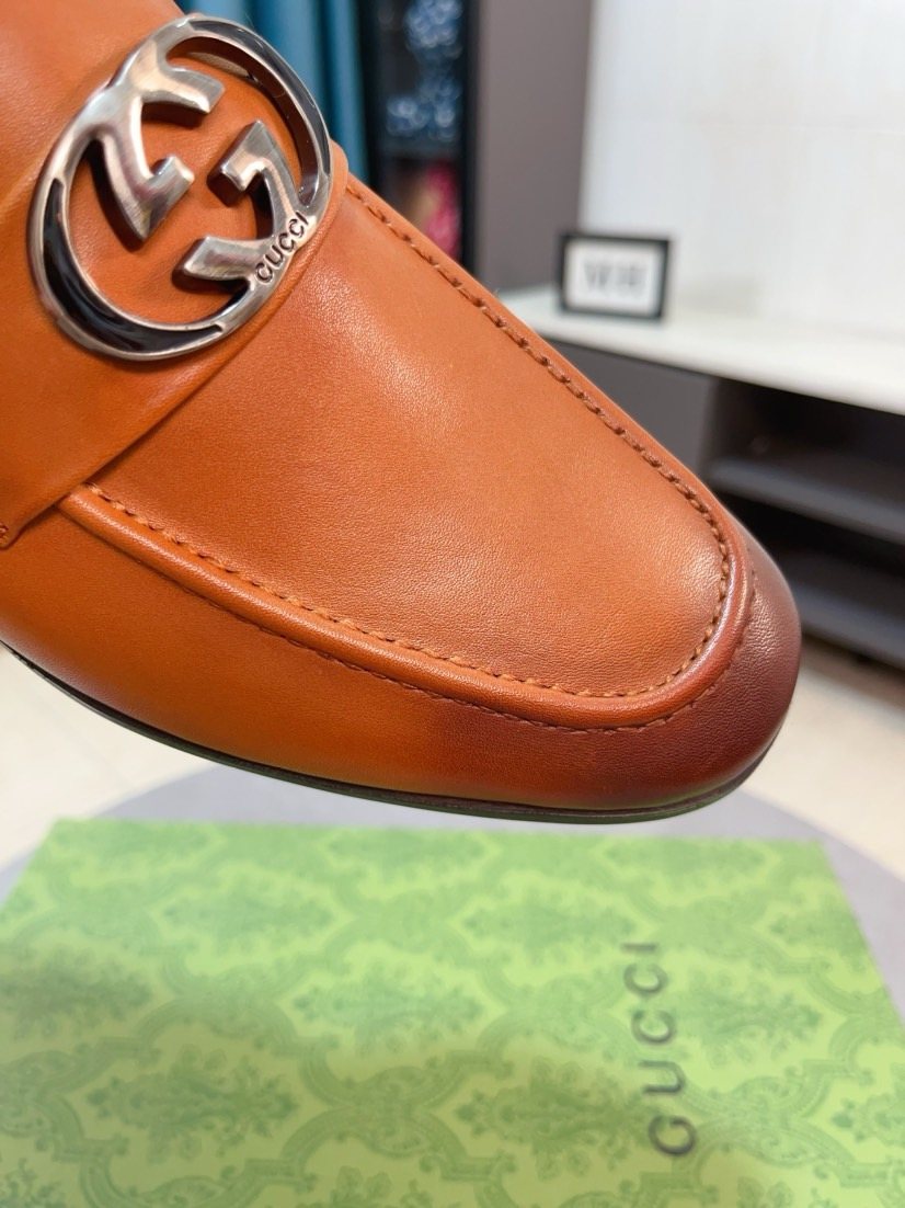 Gucci Metal-Accent Loafers — detail