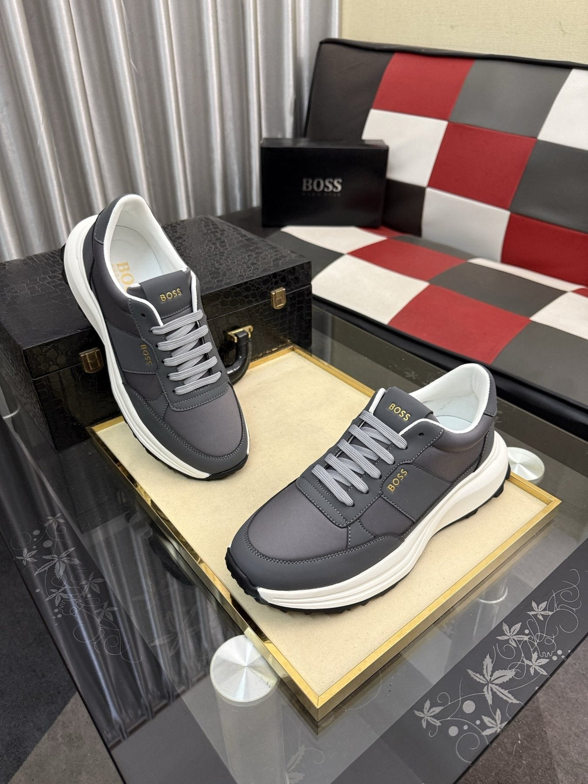 微商相册测试鞋子-BOSS Layered Low-Top Sneakers — front