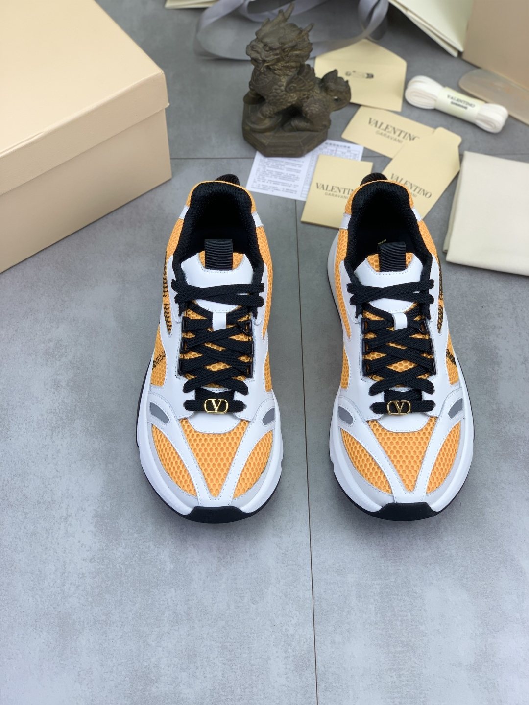 微商相册测试鞋子-Valentino Mesh Panel Sneakers — front