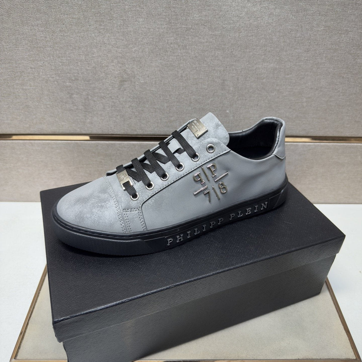Philipp Plein Logo Low-Top Sneakers — front