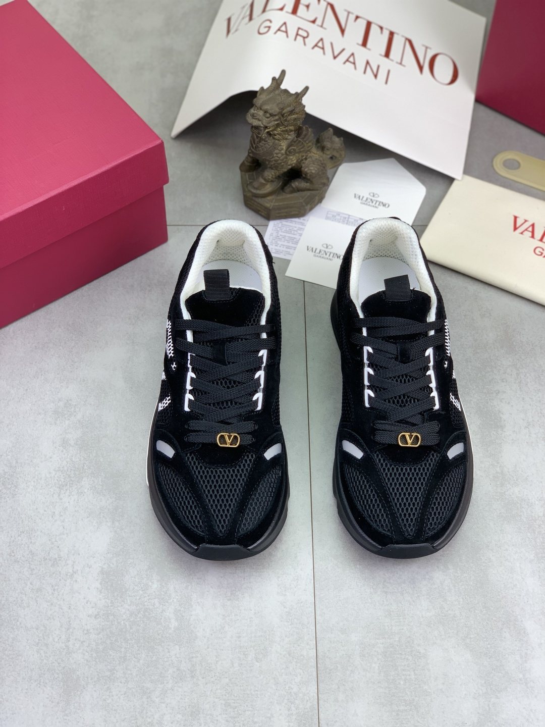 微商相册测试鞋子-Valentino VLogo Mesh Low-Top Sneakers — front