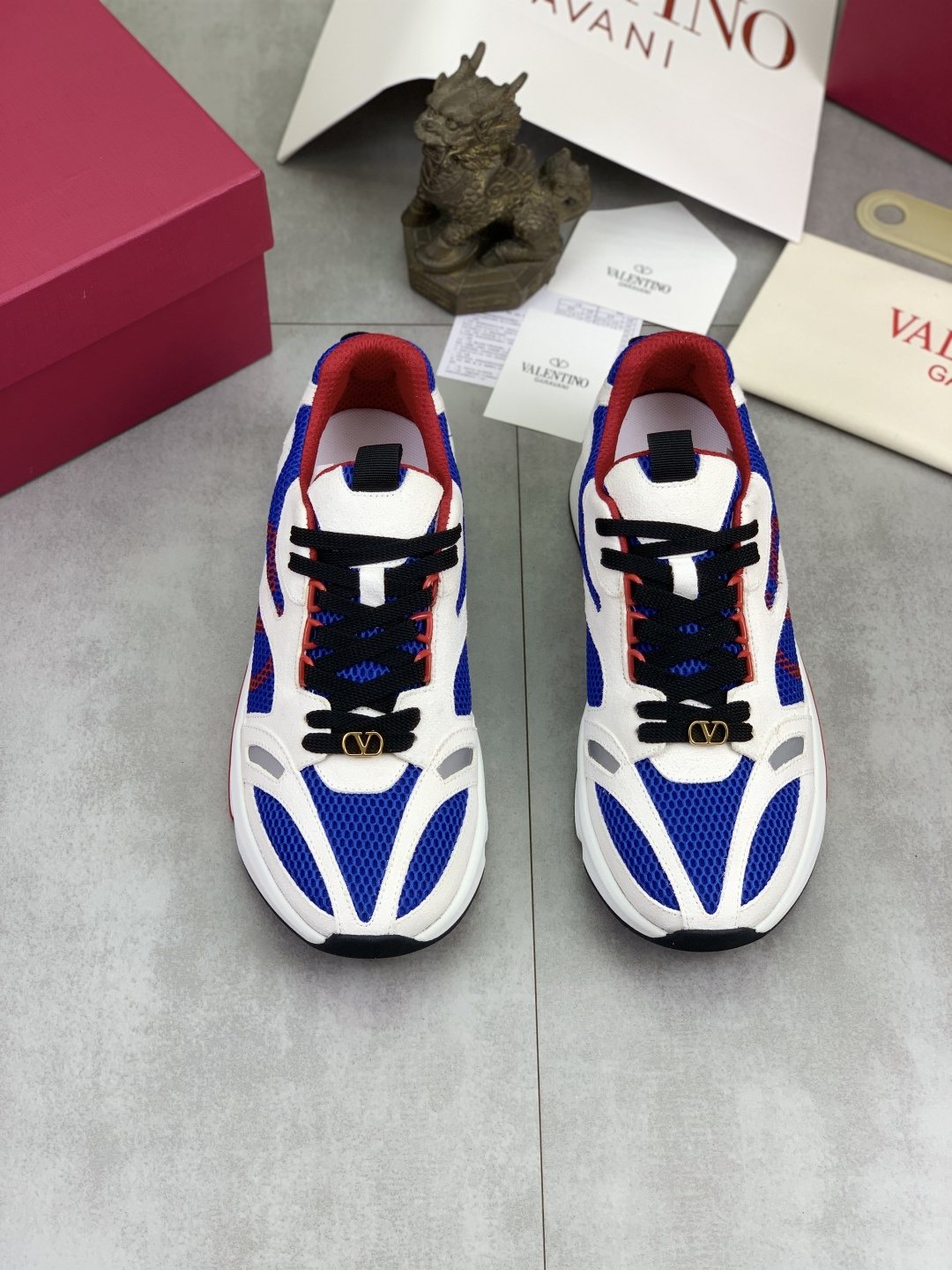 微商相册测试鞋子-Valentino VLogo Mesh Low-Top Sneakers — front