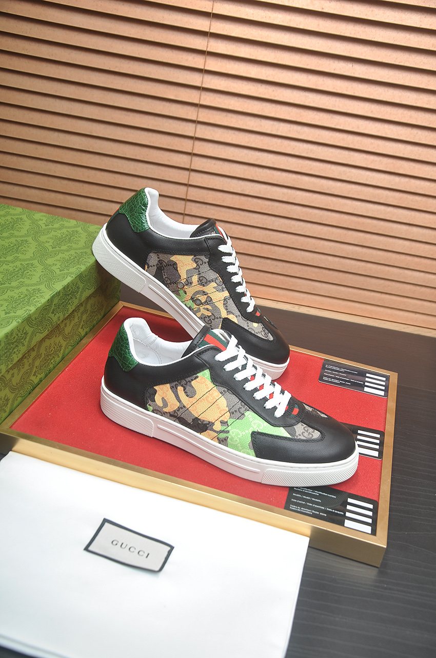 Gucci Patterned Panel Low-Top Sneakers — side