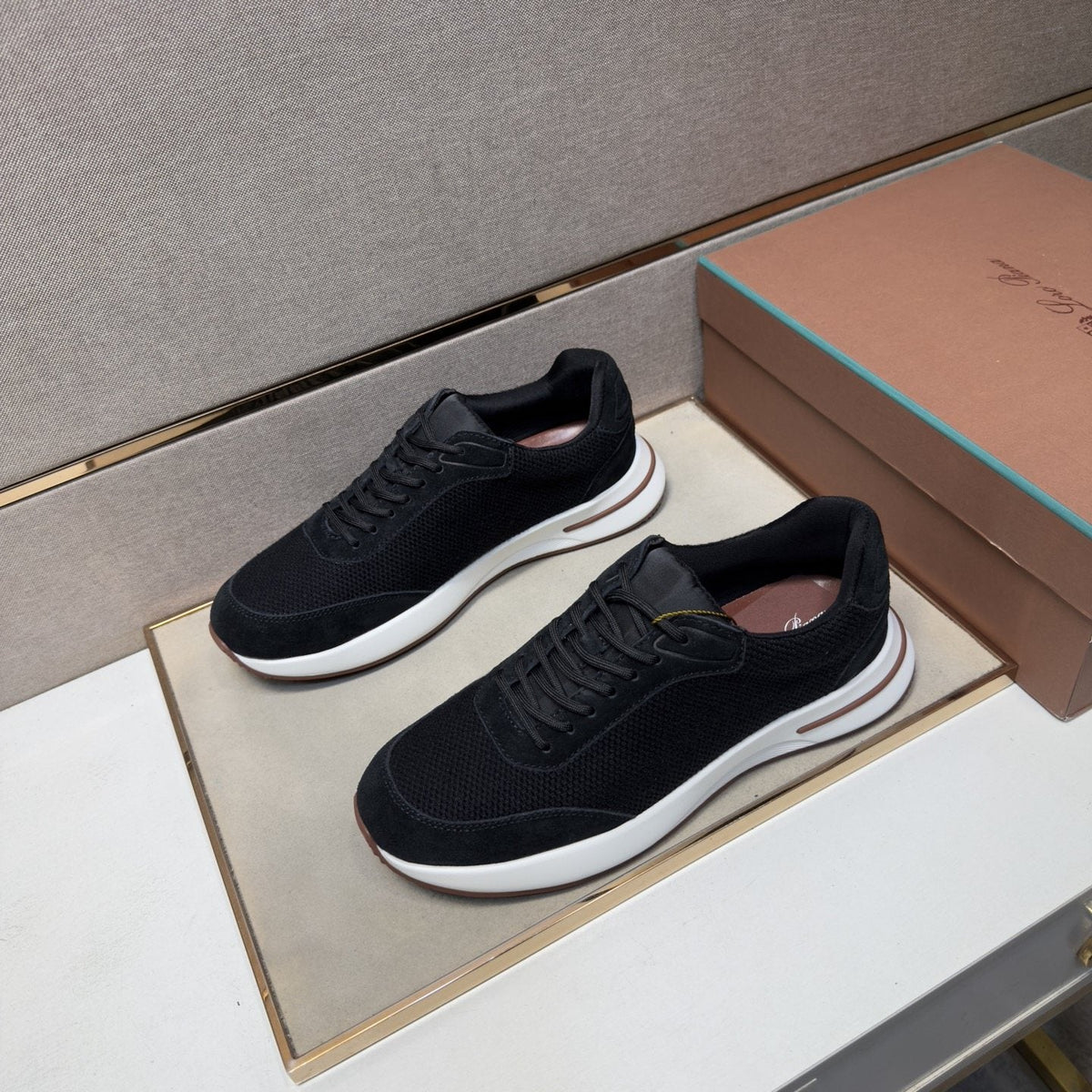 Men's Textured Mesh Casual Sneakers — front