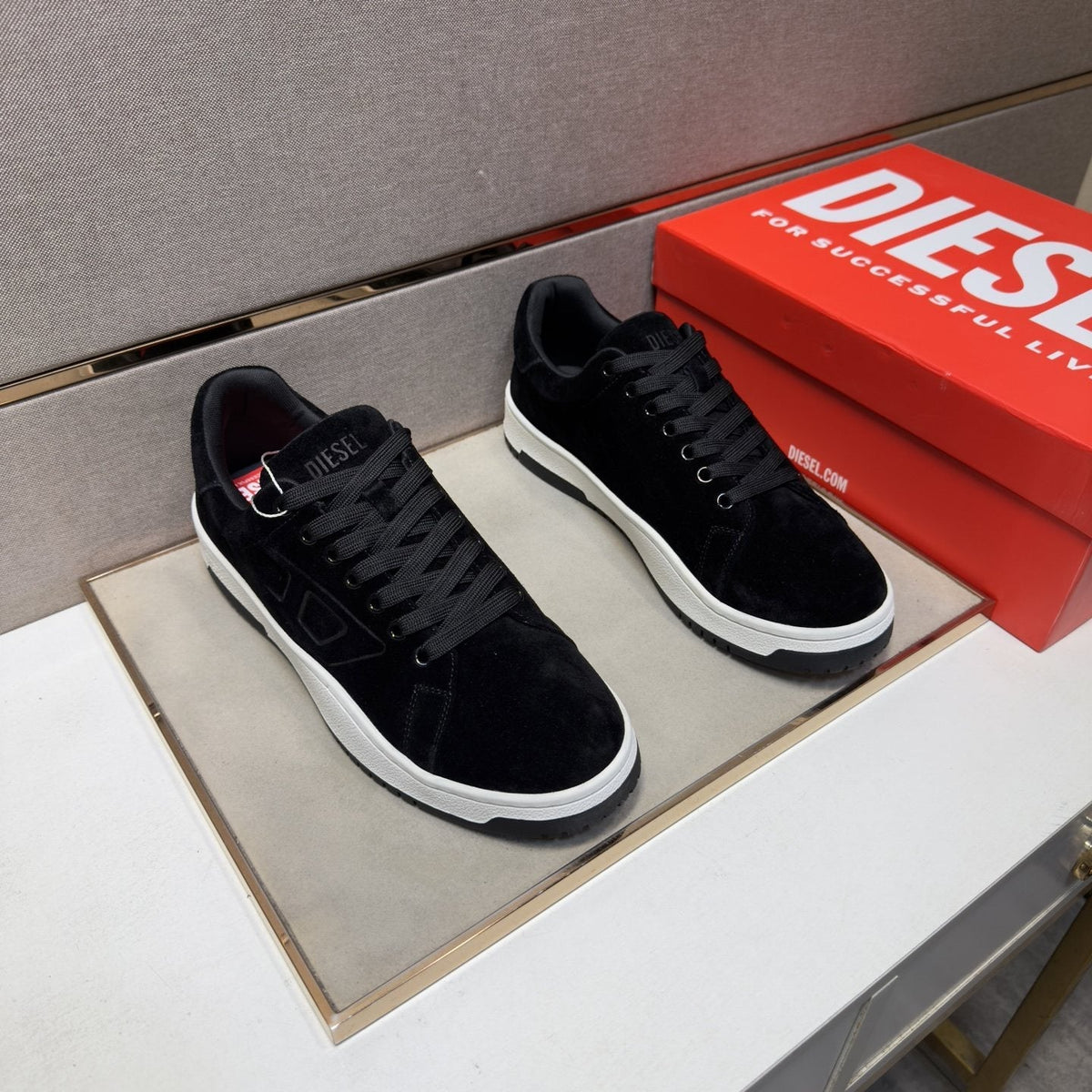 DIESEL Low-Top Lace-Up Sneakers — front